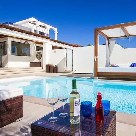 Villa Playa Blanca Sleeps 6 Pool Air Con Wifi *