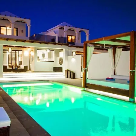Playa Blanca Sleeps 6 Pool Air Con Wifi Villa *