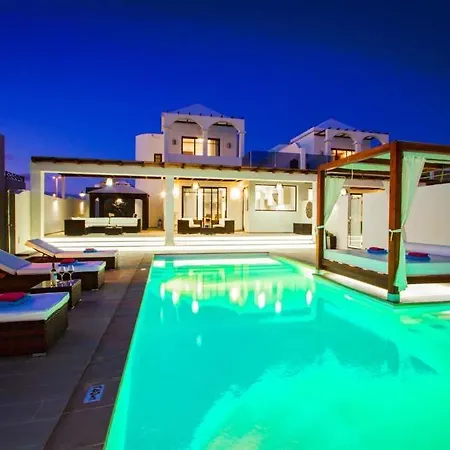 Villa Playa Blanca Sleeps 6 Pool Air Con Wifi *