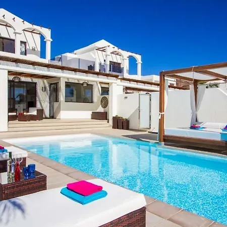 Villa Playa Blanca Sleeps 6 Pool Air Con Wifi