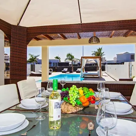 Playa Blanca Sleeps 6 Pool Air Con Wifi