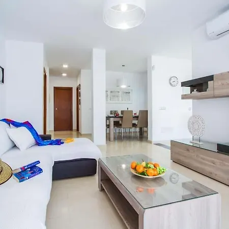 Playa Blanca Sleeps 6 Pool Air Con Wifi Villa