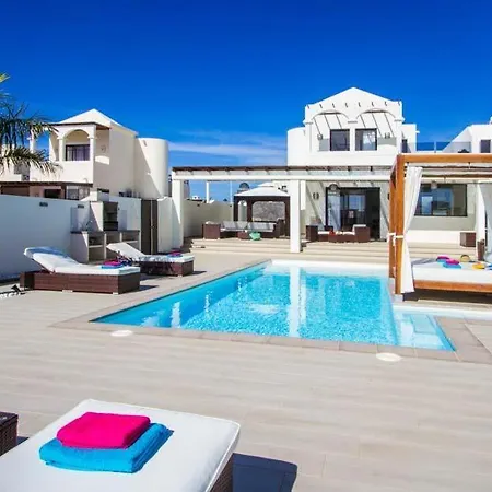 Villa Playa Blanca Sleeps 6 Pool Air Con Wifi
